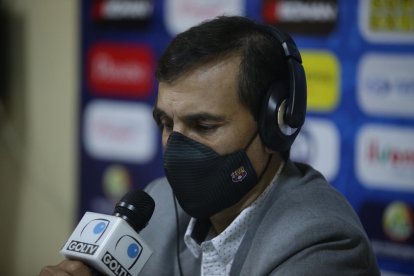 Fabián Bustos vive momentos difícil en Barcelona.