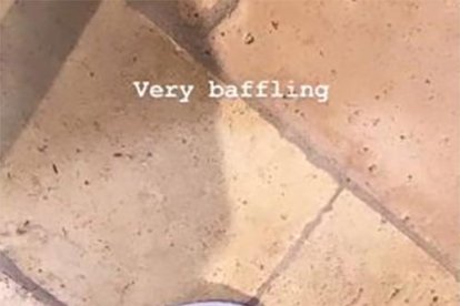 Imagen de la explicación de Kim Kardashian en torno a sus pies