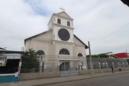 La parte delantera del templo, ubicado en el Guasmo, fue ampliado por los trabajos realizados por la fundación Siglo XXI