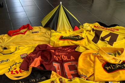 La colección de camisetas de Daniel Moncayo.