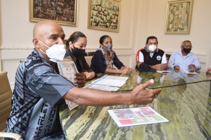 La reunión con las autoridades les dio esperanzas a los propietarios.