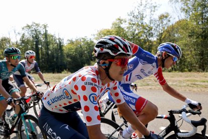 Richard Carapaz y la famosa camiseta de puntitos rojos.