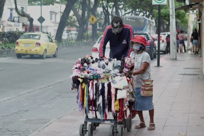 Doña Carmita ha usado de tres a cuatro 'coches', todos regalados, a los cuales les ha dado 'palo'.