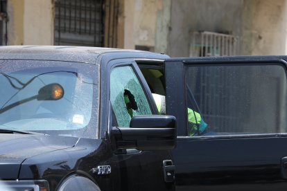 En esta camioneta Ford 150 viajaba Christian Regalado. Los disparos fueron del lado del copiloto.