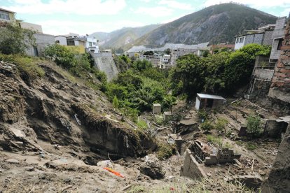 Las quebradas están llenas de escombros y basura.