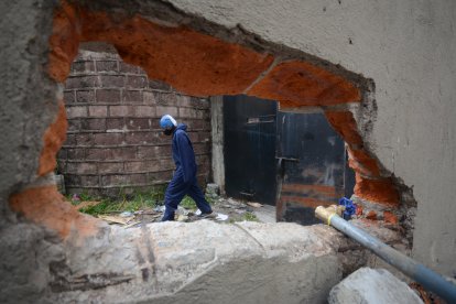 La puerta lateral del panóptico está abierta. Cualquiera puede entrar.