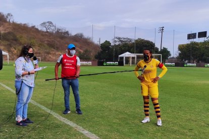 Jhojandry Monsalve fue la figura del Barcelona, hizo dos goles.