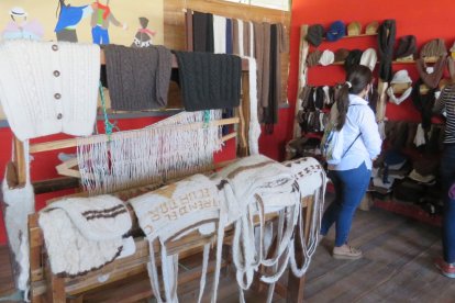 Hay decenas de espacios destinados a las artesanías.