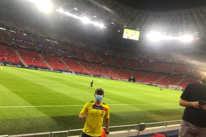 El hincha ecuatoriano fue uno de los pocos que pudo acceder a la final europea.