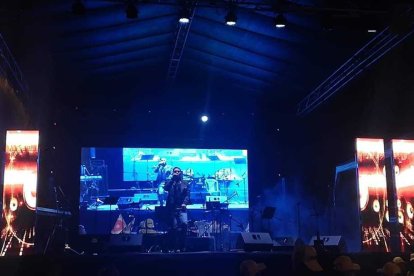 ‘Maniática’ es uno de sus temas y narra la historia de una chica que le gusta farrear sin ley. En las calles dice que sí hay uno que otro maníaco.