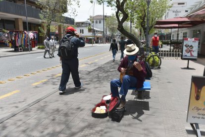 José Gallardo tiene 75 años y su pasión siempre fue la música, pese a ser comunicador comercial.