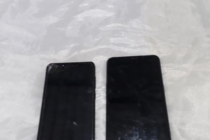 Parte de los teléfocnos móviles incautados.