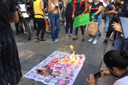 Hicieron un acto simbólico en rechazo a las autoridades.