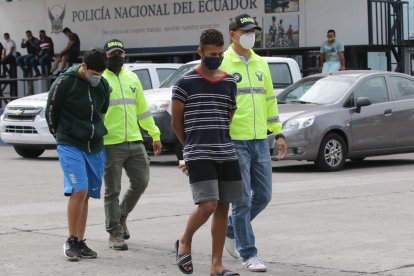 Por un presunto robo y tentativa de asesinato, dos sujetos fueron detenidos.

PERIODISTA : STALIN CARRION 

FECHA : 30/09/2020 

Agencia (ag-extra)