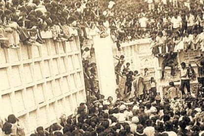 Se calcula que más de 250 mil personas asistieron al sepelio de JJ.