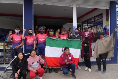 Familiares y amigos de Caicedo se reunieron en Santa Martha de Cuba para celebrar la victoria.