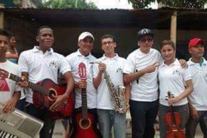 Tanto hombres como mujeres se han unido voluntariamente al proyecto.