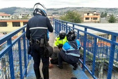 La mujer, de aproximadamente 55 años, no se identificó ni proporcionó su dirección domiciliaria