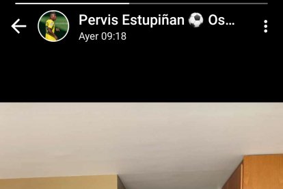 Pervis intercambio la camiseta con Ángelo Preciado el tractor de Independiente del Valle.