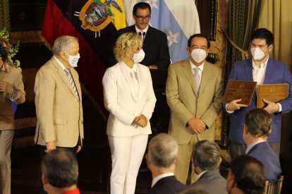 En la sesión solemne se reconoció a varias empresas, entre ellas a los diarios EXPRESO y EXTRA.