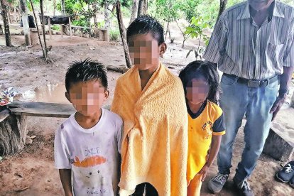 Pese a ser un tanto tímida, a Inés (blusa amarilla) le gustaba jugar mucho con 
otros niños.