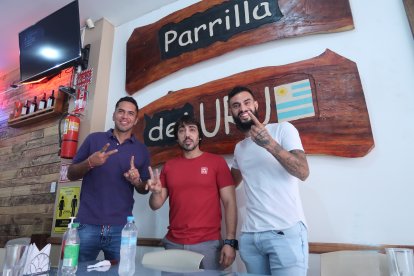 Daniel Viteri y Gonzalo Mastriani, recibieron la invitación de Vladimir López, dueño de L Parrilla del Uru