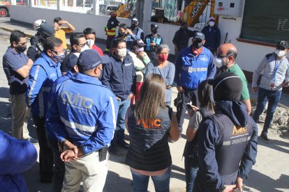 Autoridades municipales evaluaron los daños y hablaron con los moradores de Cumbayá.