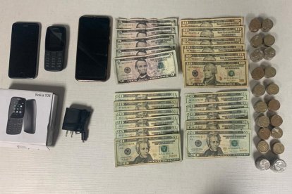 Lo que se encontró en posesión de los detenidos.