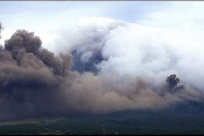 En una nube de humo apareció la silueta de los amantes.