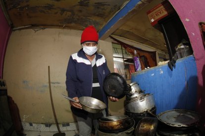 La mujer no tiene qué comer. Los últimos días se ha alimentado con los víveres que le obsequiaron.