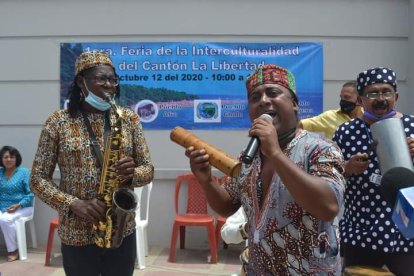 Los afros se lucieron en sus presentaciones, así como en su vestimenta.