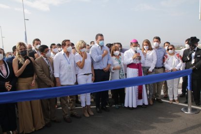 Al acto de corte de cinta asistieron los alcaldes de ambos cantones, el exalcalde de Guayaquil Jaime Nebot, representantes de las urbanizaciones cercanas, entre otros.