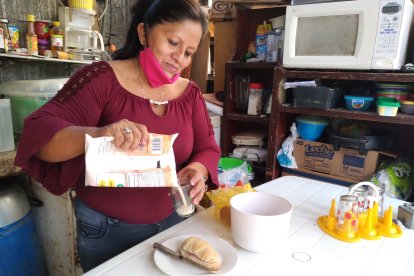 De 09:50 a 10:10 es el recreo de los ‘alumnos’ y siempre que hay ‘billullo’ les prepara el desayuno.