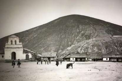 Antes de que existiera el parque central, había un placita de tierra.