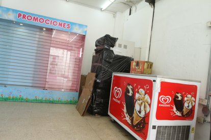 Luego del robo el cajero fue cubierto con plástico negro.