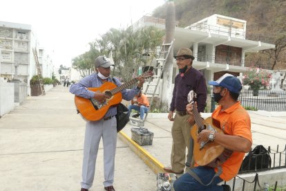 Hasta los ‘lagarteros’ se verán afectados con el cierre provisional de los cementerios.