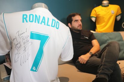 Firma y dedicatoria de Cristiano Ronaldo para Béjar.