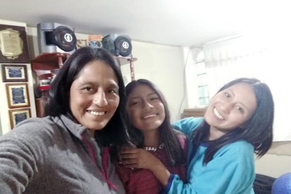 Carmita (c) y Katya (d) son la fuente de inspiración de la réferi ecuatoriana.