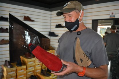 Rafael Ortiz, de 57 años, aprendió el oficio a los 13.
