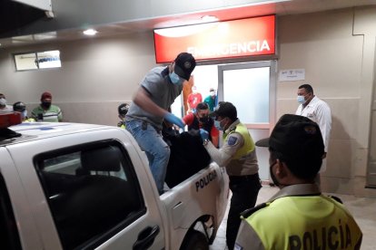 Uno de los vendedores fue llevado al hospital, pero nada se pudo hacer.