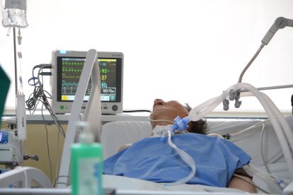 Los 46 espacios para cuidados intensivos del Hospital IESS Quito Sur están llenos. Hay 10 pacientes a la espera.