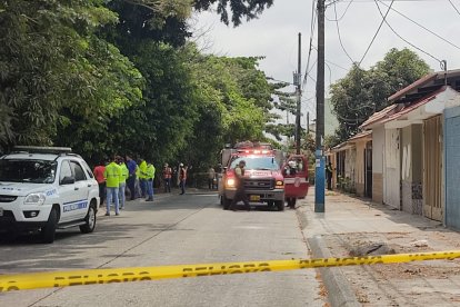 Bomberos y Policía realizaron la tarea de rescate del cadáver.