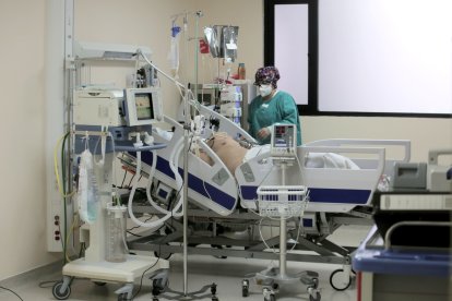 Los espacios en Unidad de Cuidados Intensivos se mantienen llenos.


10 DE NOVIEMBRE DEL 2020

. Angelo Chamba. (ag-extra ag-expreso ag-quito)