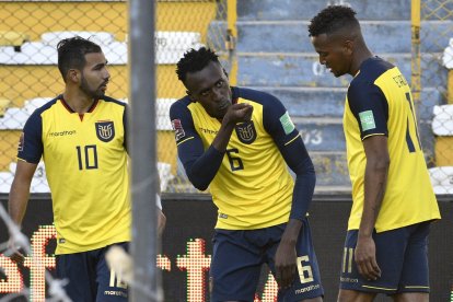 El festejo de Beder Caicedo (centro) era el comienzo de una victoria clave.