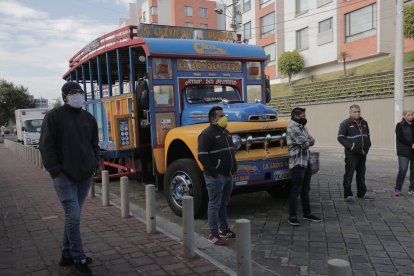 En las fiestas de Quito solían circular hasta 80 chivas por la ciudad.