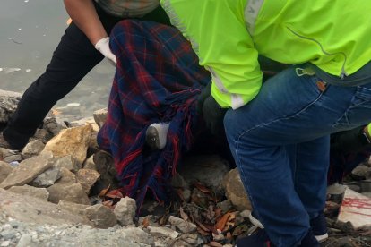 El cuerpo fue subido al  carro de Medicina Legal.