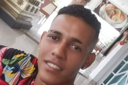 Sergio Barreiro estaba sentado cuando fue atacado.