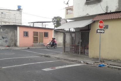 Sobre esta calle de la isla Trinitaria fue hallado el cadáver.