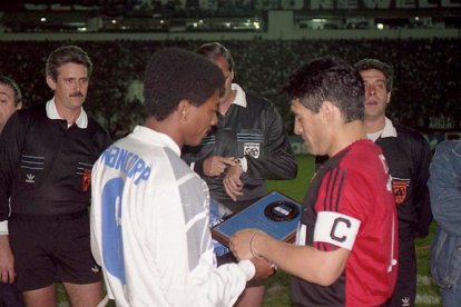 1993 el gran recuerdo queda, Luis Capurro del Emelec y Diego Armando Maradona.