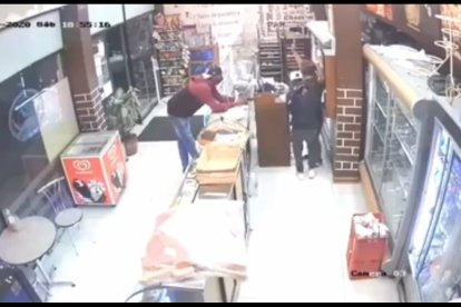 El robo a una panadería en Calderón.